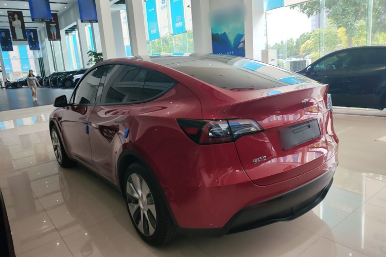Tesla Model Y 2023 car image #5