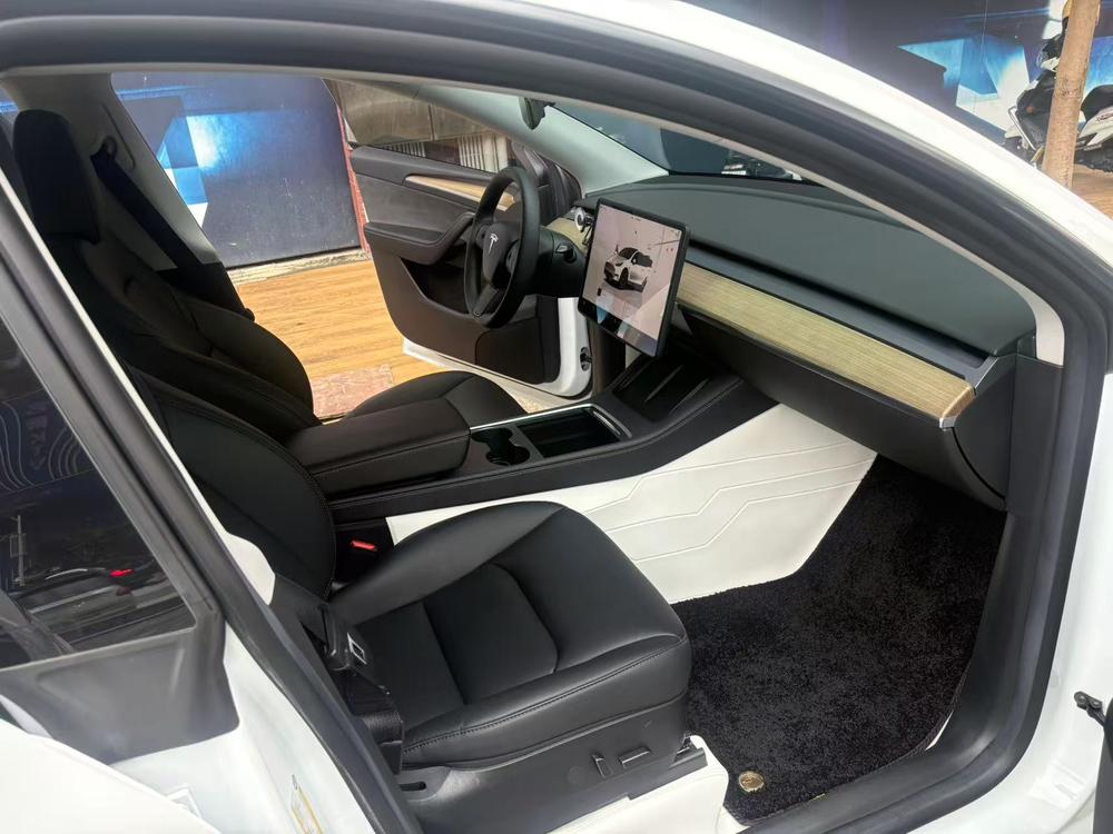 Tesla Model Y 2023 car image #8