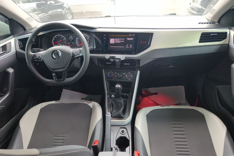 Volkswagen Polo 2021 car image #11
