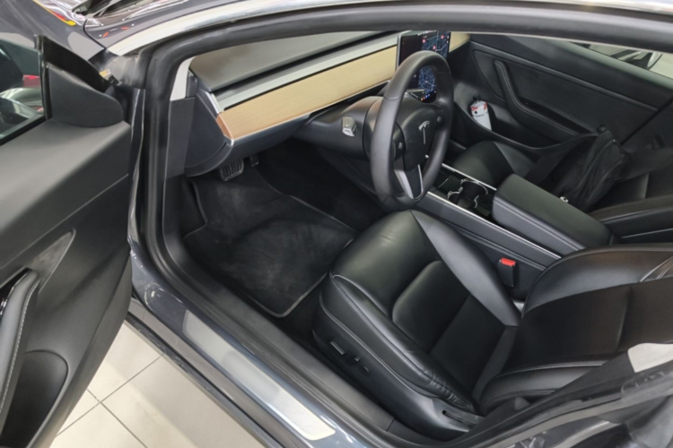 Tesla Model 3 2020 immagine di auto #16