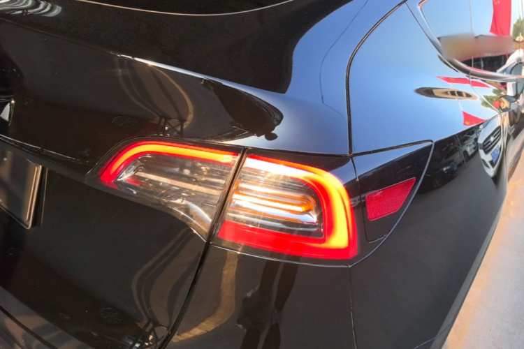 Tesla Model Y 2023 #8 Tesla Model Y 2023 car image #8