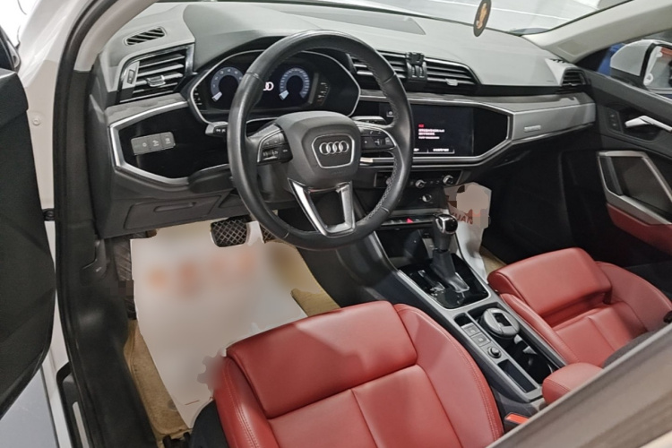 Audi Q3 2023 car image #10