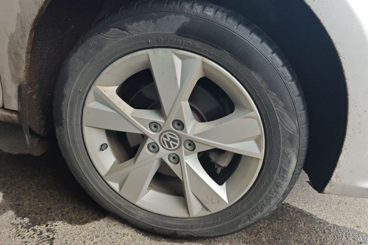 Volkswagen Bora 2014 car image #9