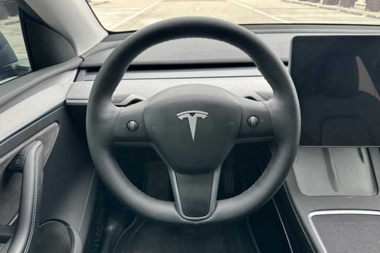 Tesla Model Y 2024 #11 Tesla Model Y 2024 car image #11