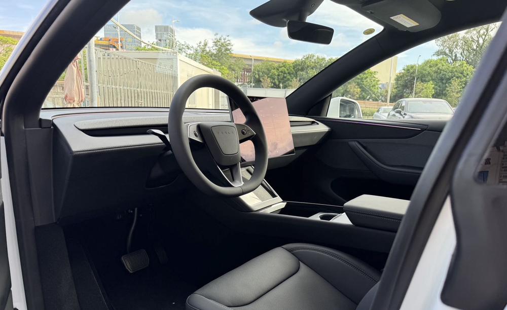 Tesla Model Y 2026 #15 Tesla Model Y 2026 car image #15