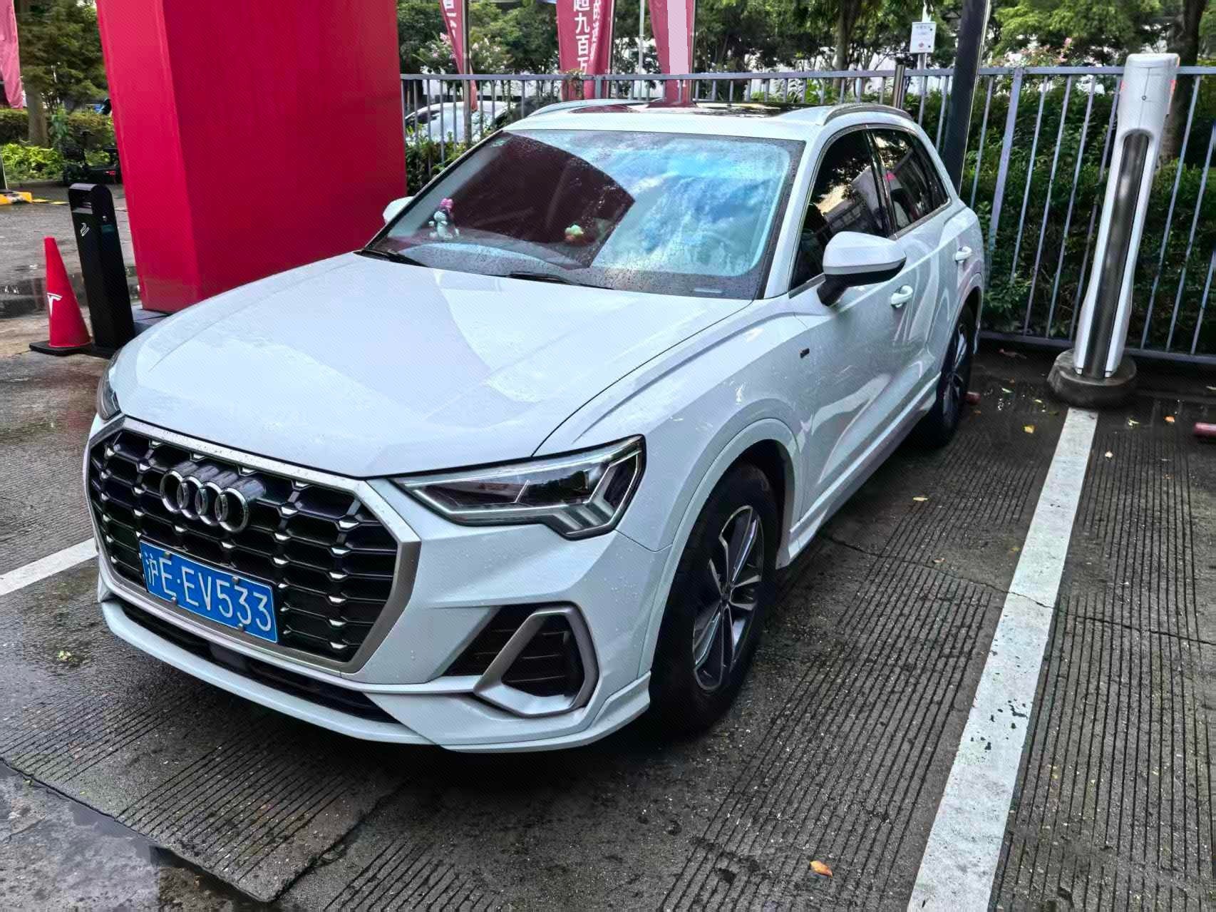 Audi Q3 2022 car image 
