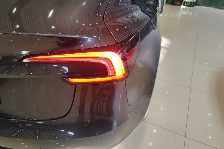 Tesla Model 3 2024 immagine di auto #8
