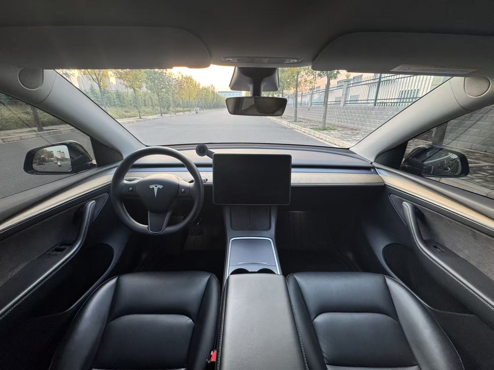 Tesla Model Y 2021 car image #8