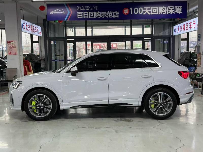 Audi Q3 2023 car image #7