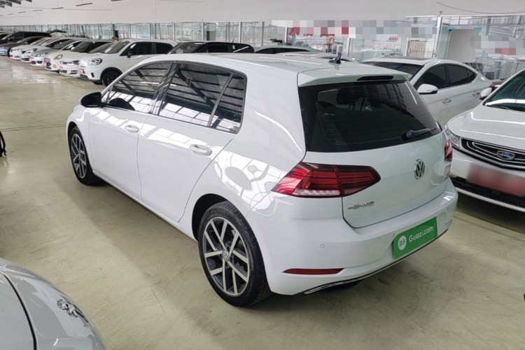 Volkswagen Golf 2020 car image #5
