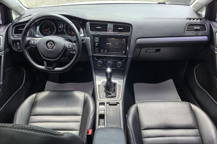 Volkswagen Golf 2019 car image #10