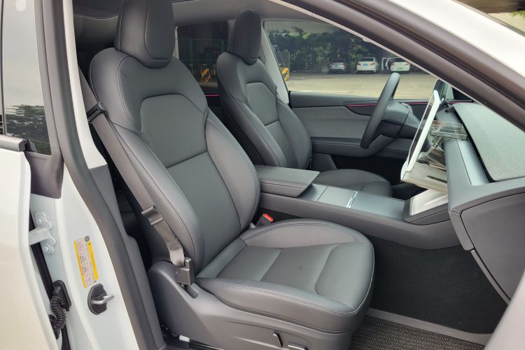 Tesla Model Y 2025 #30 Tesla Model Y 2025 car image #30