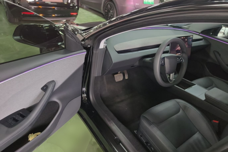 Tesla Model 3 2024 car image #16