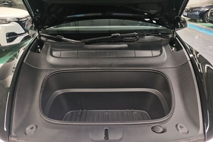Tesla Model Y 2025 #20 Tesla Model Y 2025 car image #20