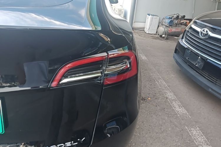 Tesla Model Y 2022 car image #8