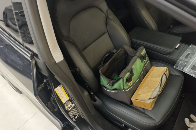 Tesla Model 3 2024 car image #24