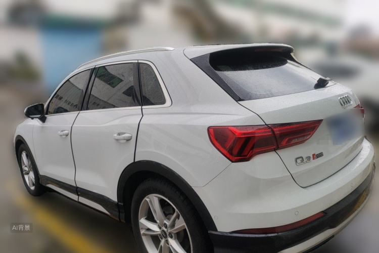 Audi Q3 2022 car image #5