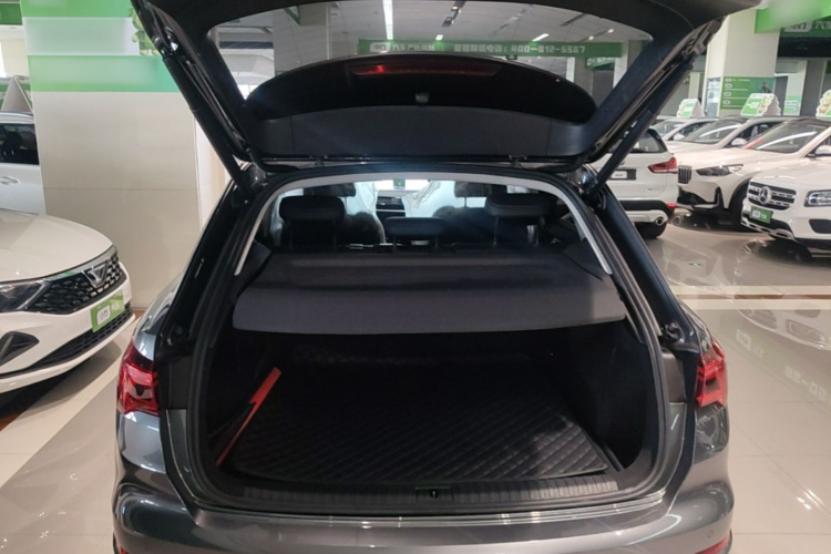 Audi Q3 2023 car image #21