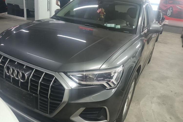 Audi Q3 2020 car image #2