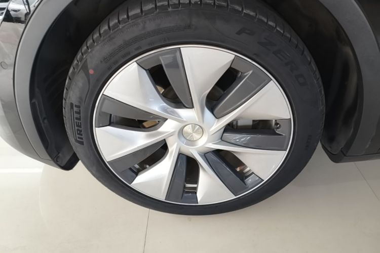 Tesla Model Y 2021 car image #9