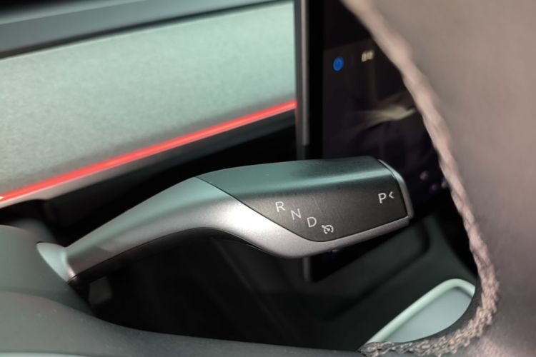 Tesla Model Y 2023 car image #14