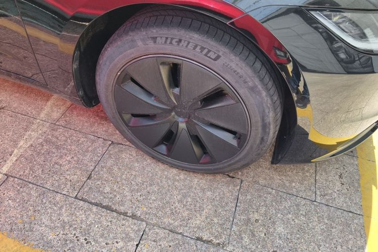 Tesla Model 3 2024 صورة سيارة #9