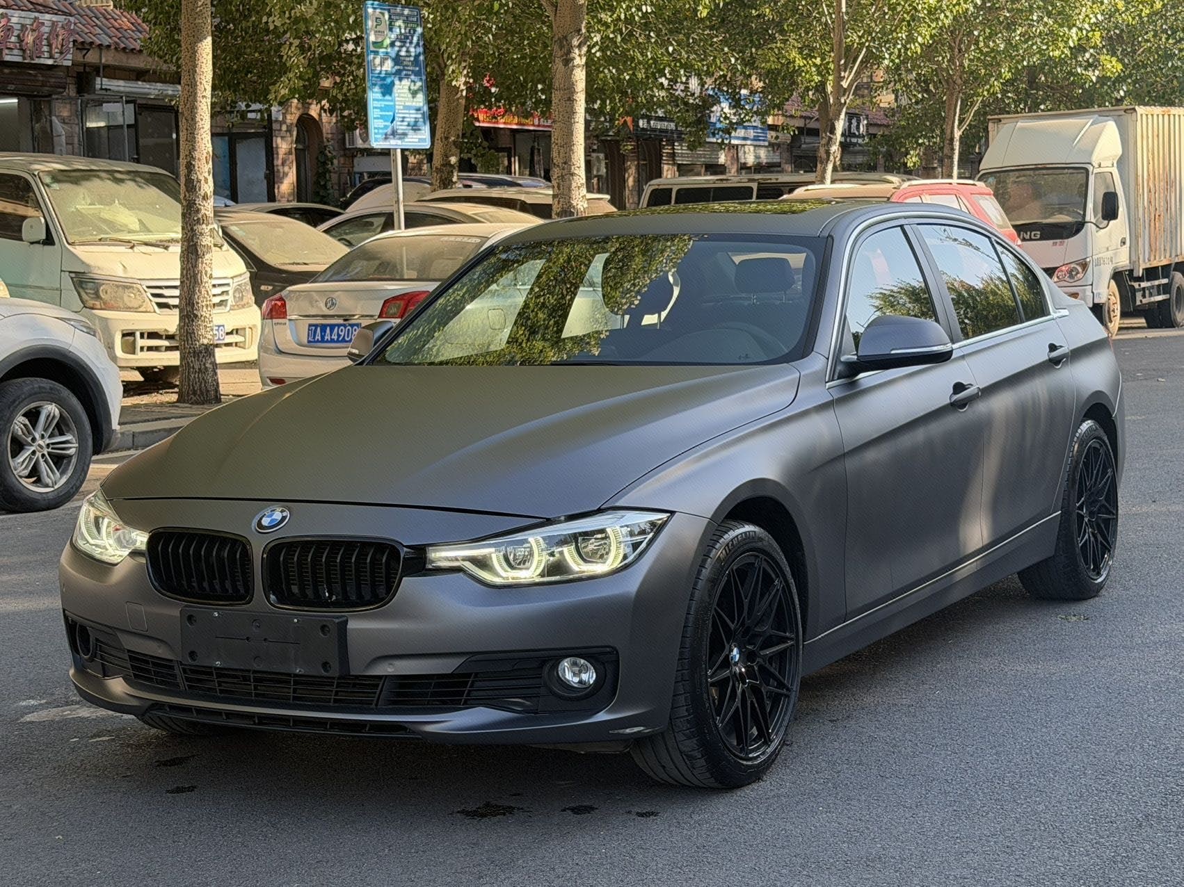 BMW 3 Series 2018 BMW 3 Series 2018 car image