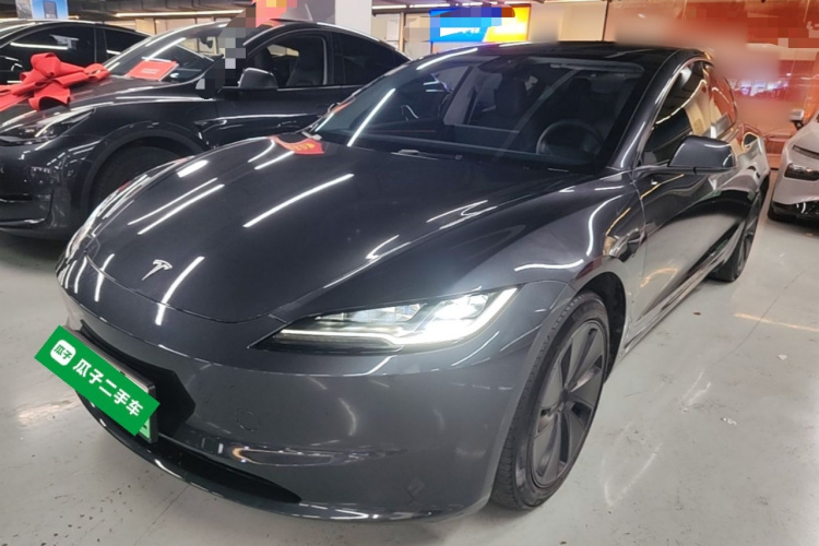 Tesla Model 3 2024 car image #2