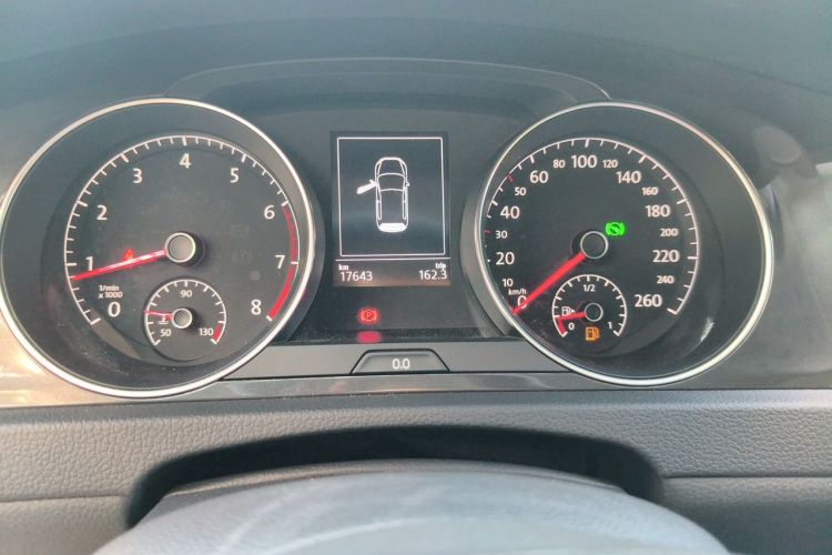 Volkswagen Golf 2020 car image #12