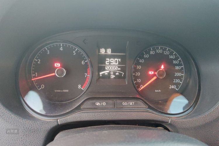 Volkswagen Polo 2015 car image #14