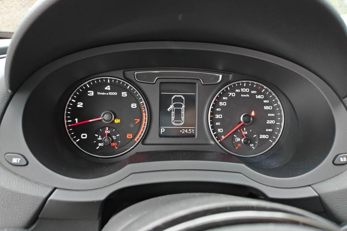 Audi Q3 2016 immagine di auto #24