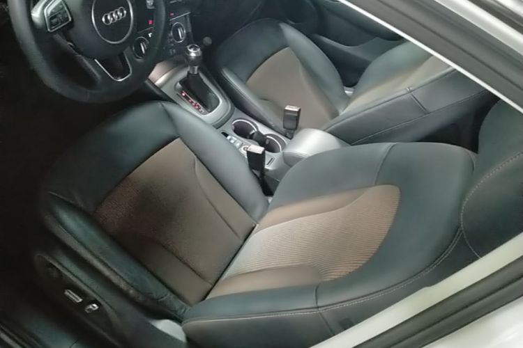 Audi Q3 2017 car image #19
