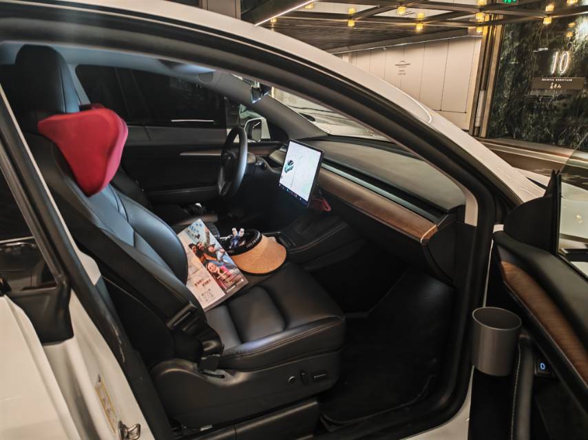 Tesla Model Y 2021 car image #3
