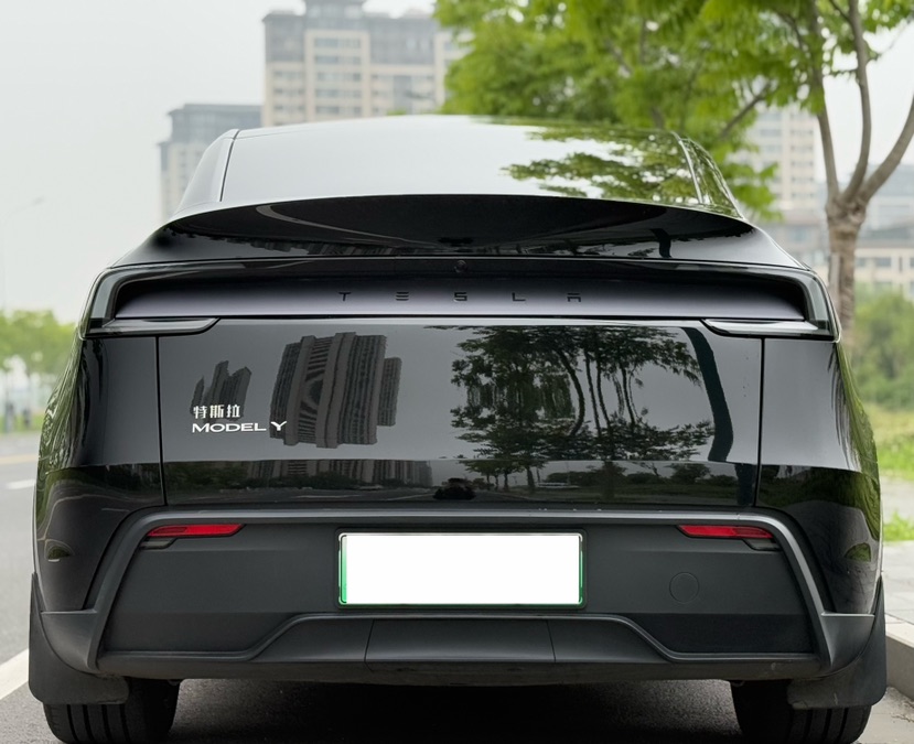 Tesla Model Y 2025 #9 Tesla Model Y 2025 car image #9