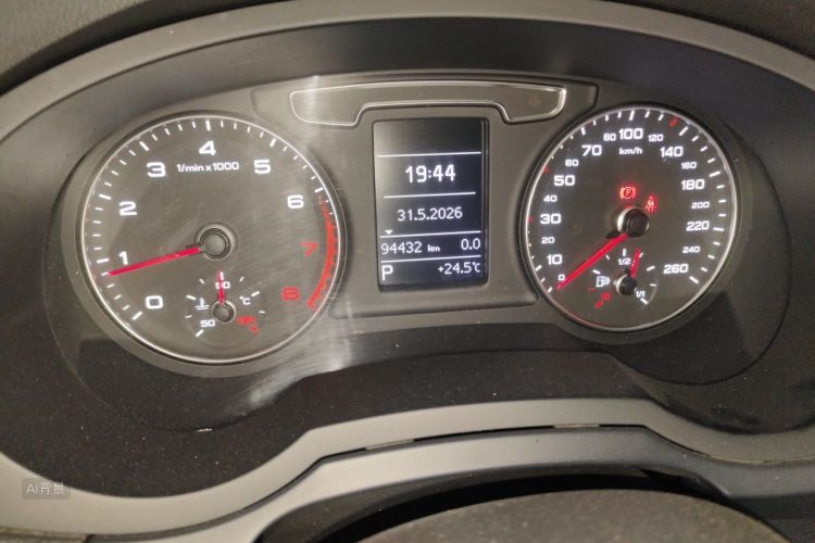 Audi Q3 2017 car image #14