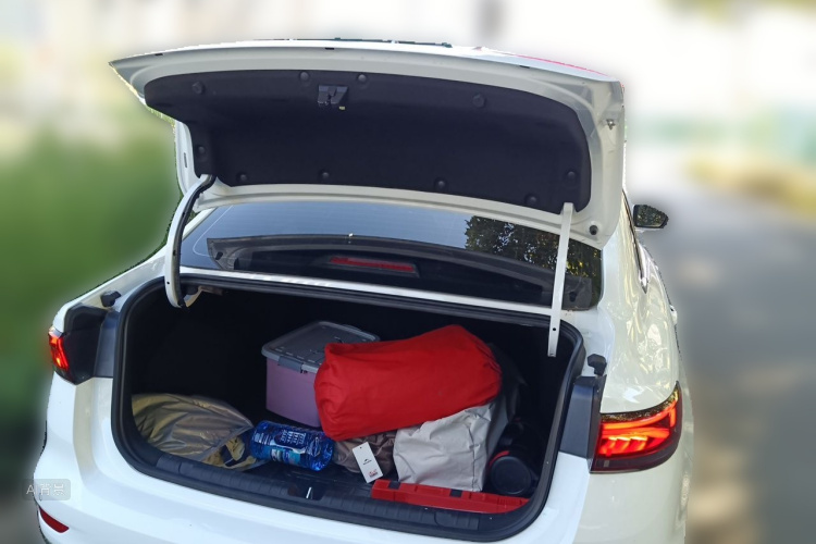 GEELY Emgrand 2026 car image #21