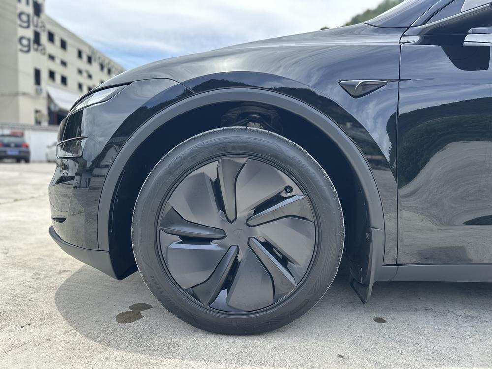 Tesla Model Y 2026 #5 Tesla Model Y 2026 car image #5