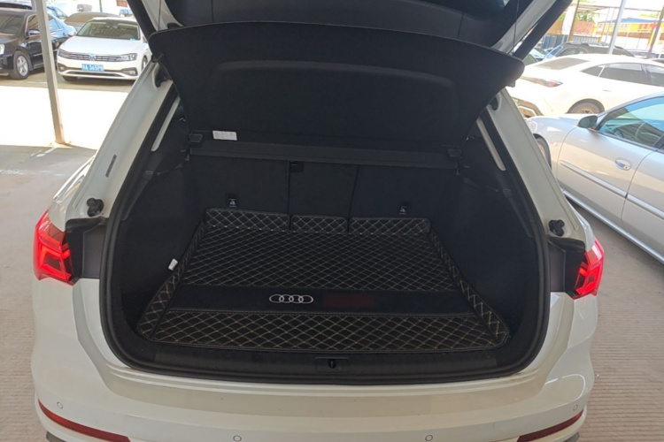 Audi Q3 2019 #19 Audi Q3 2019 car image #19