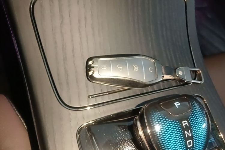 BYD Han 2023 car image #9