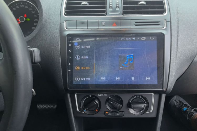 Volkswagen Polo 2018 car image #13