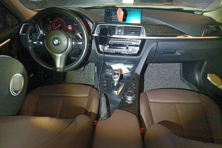 BMW 3 Series 2019 car image #12