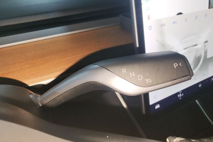 Tesla Model 3 2020 car image #14