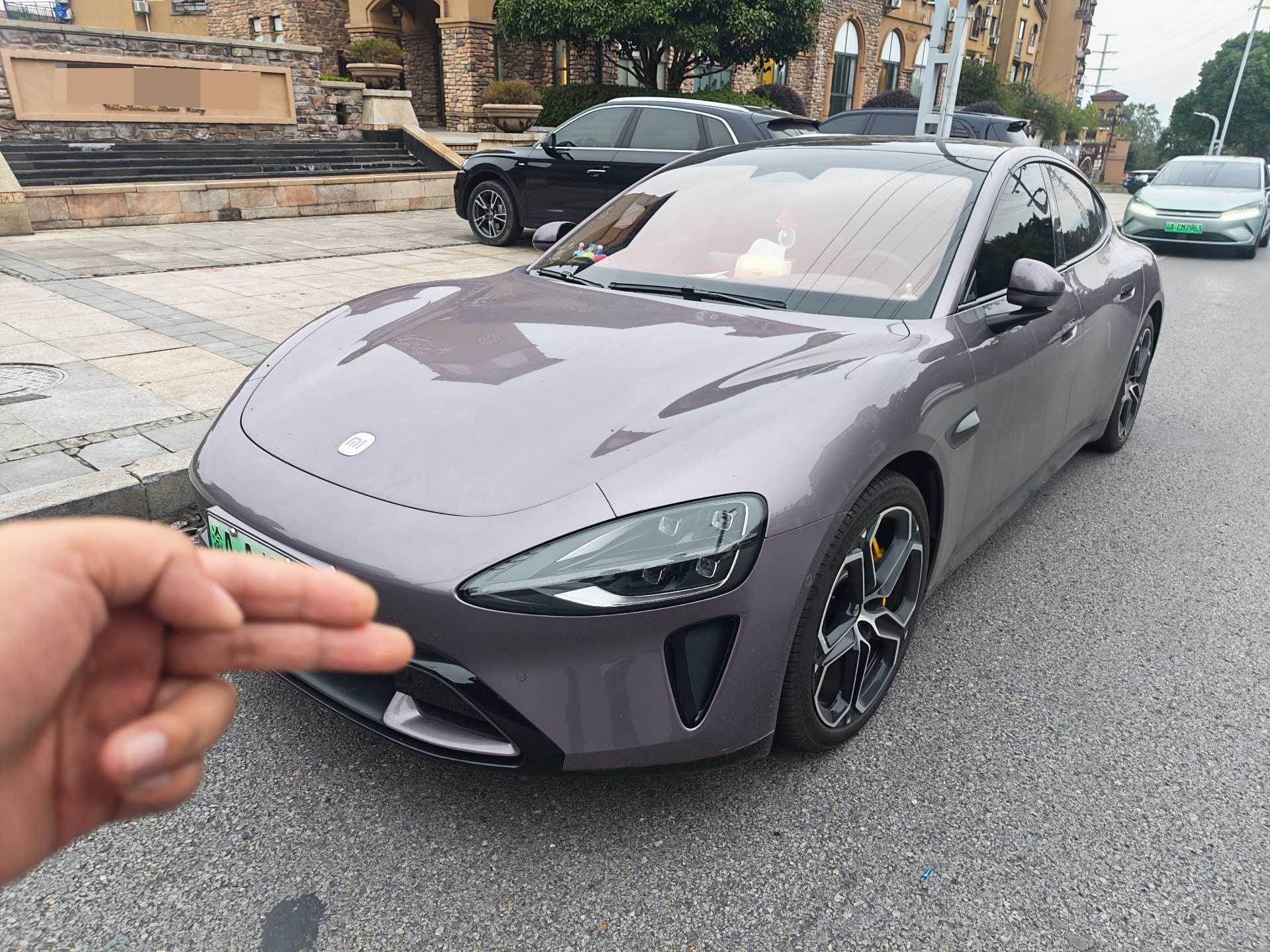 MI SU7 2025 immagine di auto 