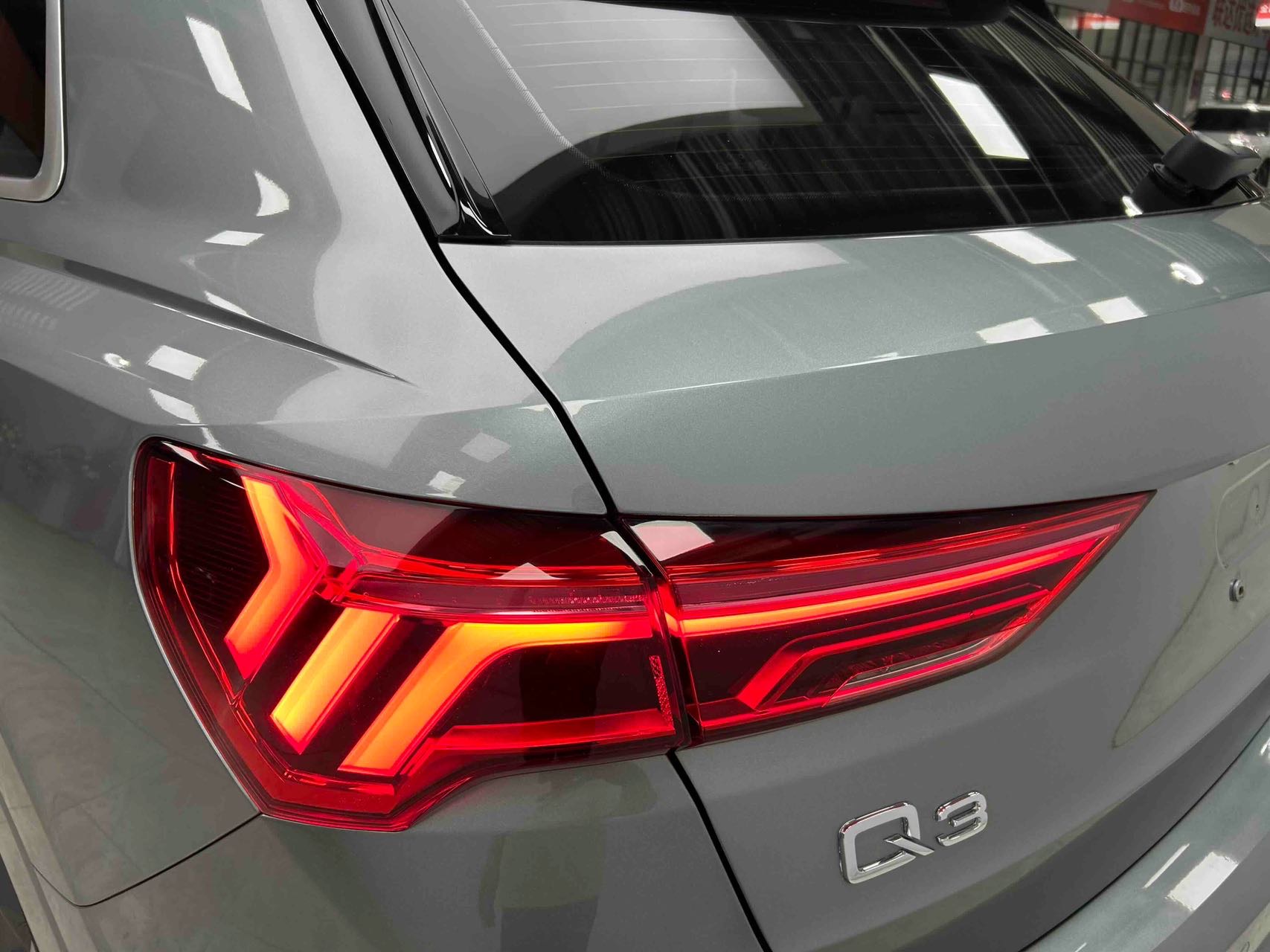 Audi Q3 2022 car image #12
