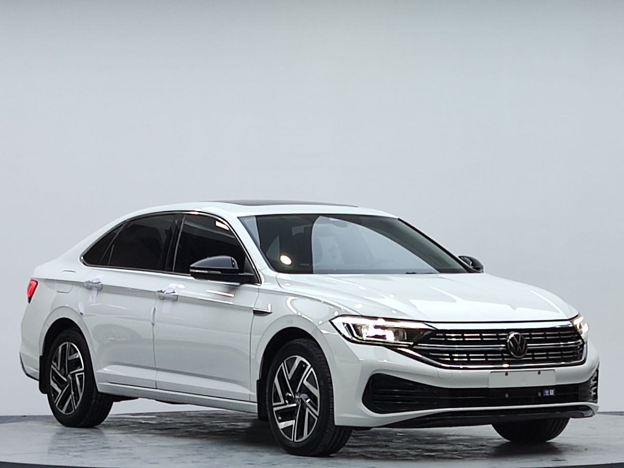 Volkswagen Sagitar 2023 car image #3