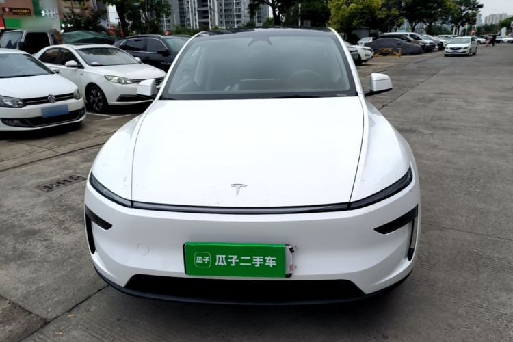 Tesla Model Y 2025 car image #3