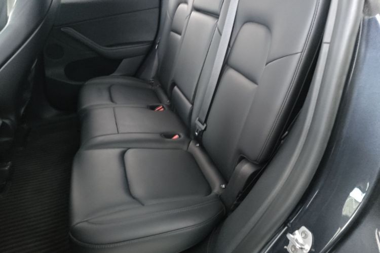 Tesla Model Y 2024 immagine di auto #17