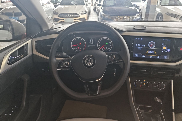 Volkswagen Polo 2020 car image #11
