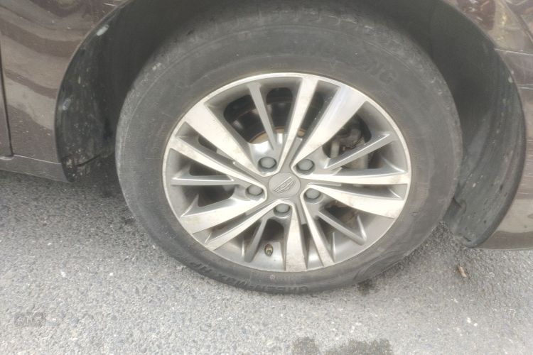 GEELY Emgrand 2018 car image #9