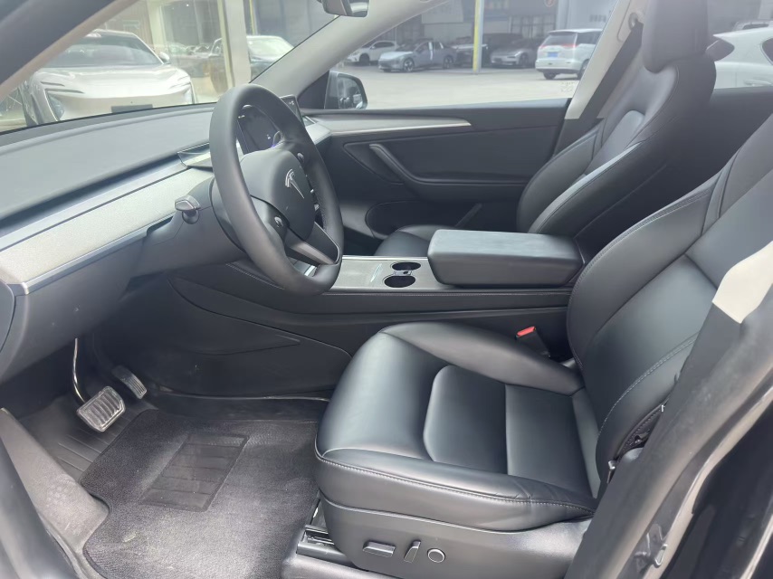 Tesla Model Y 2024 car image #3